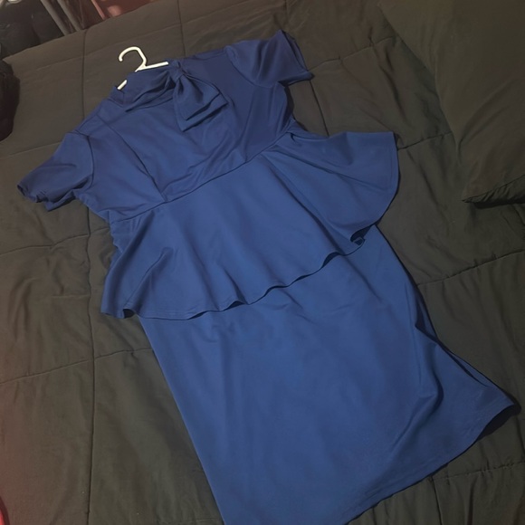 DRESS 
SIZE XL - Picture 1 of 1